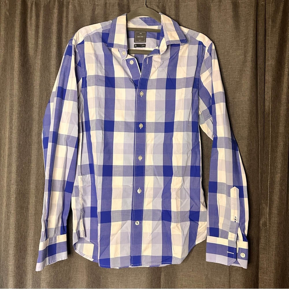 GAP - Non-Iron Slim Fit button down dress shirt, size XS